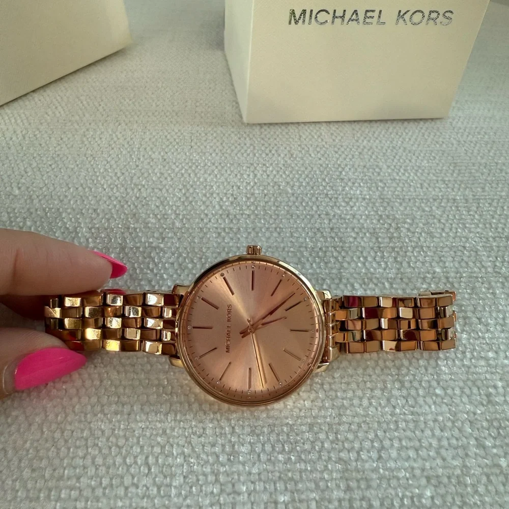 Michael Kors Gold Watch with Minimalist Dial and Link Bracelet - Picture 8 of 9